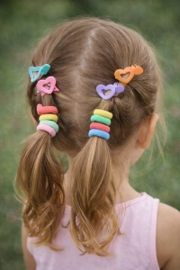 Set accesorii par 18 elastice si 5 cleme forma inimioara, multicolor, cutie organizator - Img 2