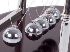 Pendul Newton pentru birou cu 5 bile, un gadget sau cadou uimitor, materiale de inalta calitate - Img 5