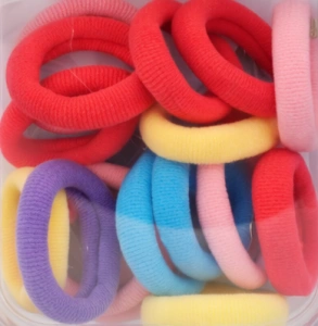 Set 18 elastice par 1.5 cm si 5 cleme mini model steluta, cutie organizator transparenta, multicolor - Img 10
