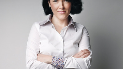 Wearing a white shirt is important for job interviews?