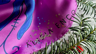 The best Christmas gift ideas for women who love art, style & meaning (2025 Guide)