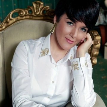 White shirt GRANDEUR | ALISIA ENCO
