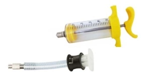 Seringa cu adaptor pentru statiile de incarcat cu aer conditionat ERRECOM