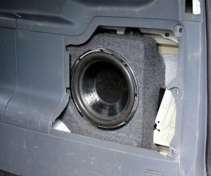 Incinta inchisa subwoofer dedicat Mercedes Viano W639 long, 300 mm, 25L - Img 3