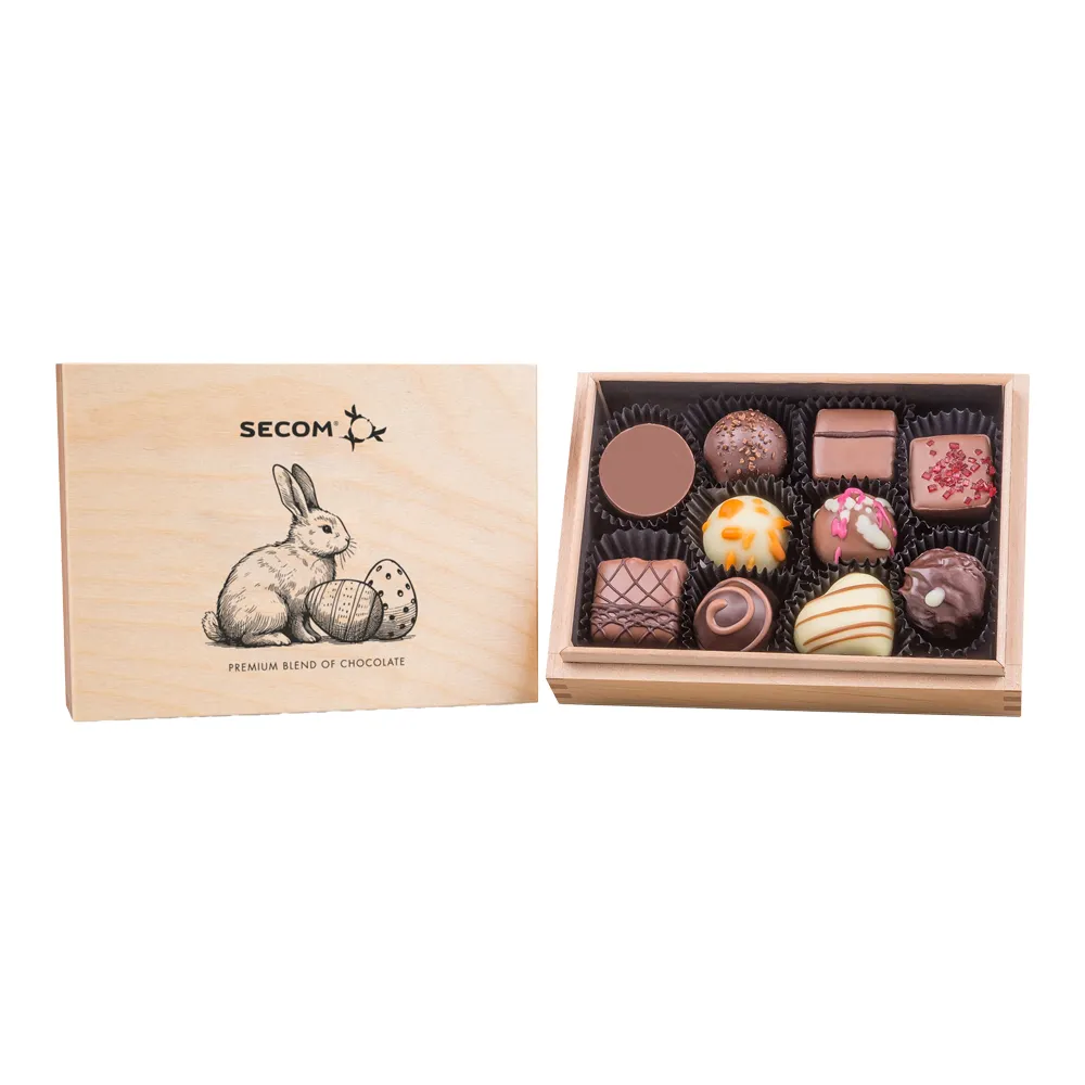 Prezentare cutie din lemn deschis Premiere Mini cu finisaje premium pentru Paște
