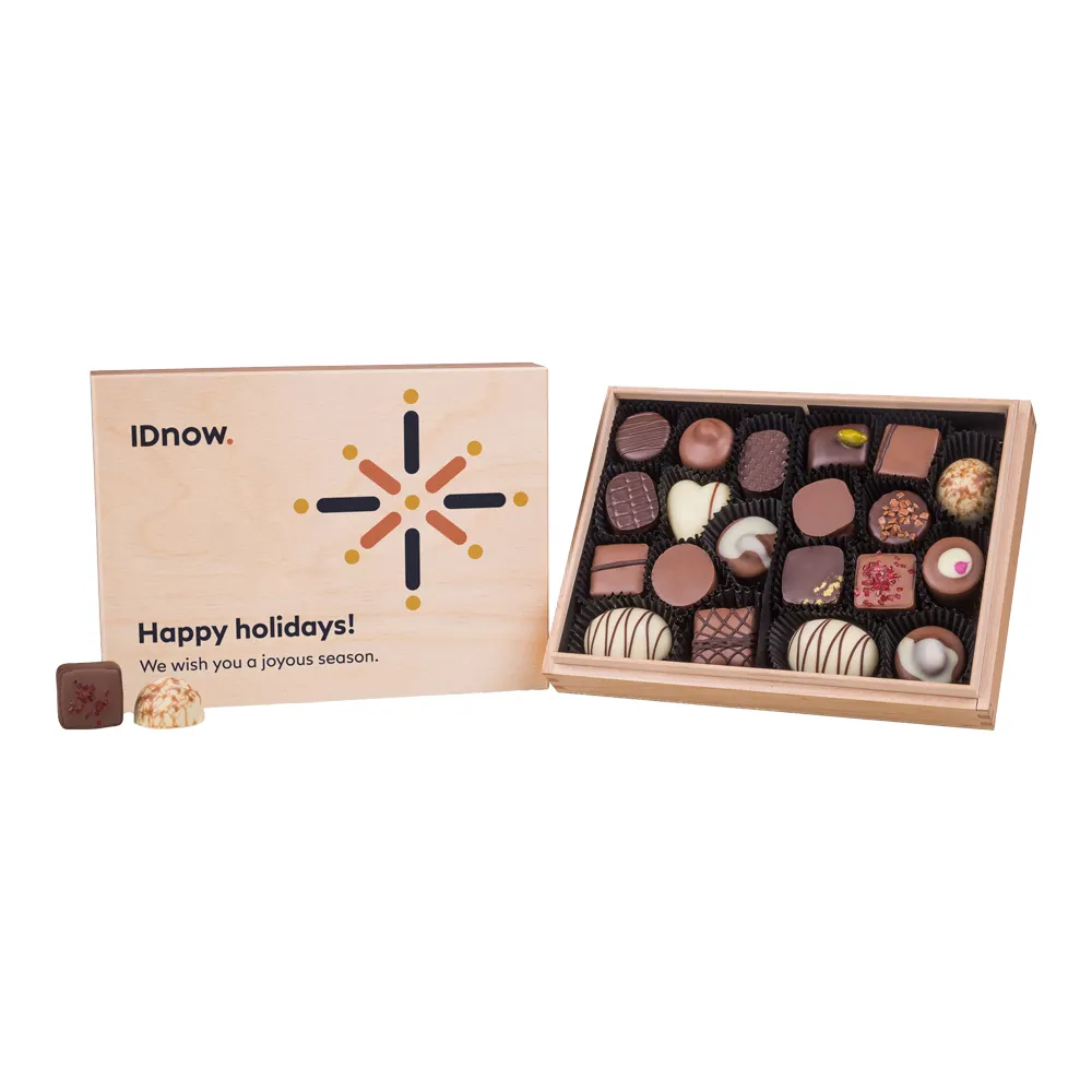 Prezentare cutie din lemn deschis Premiere Midi cu finisaje premium