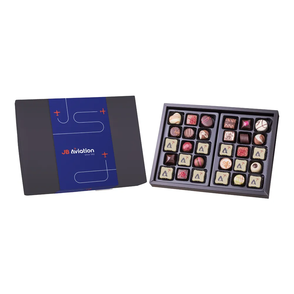 Cutie praline Oxide 30 Standard finisată cu banderolă din carton personalizată