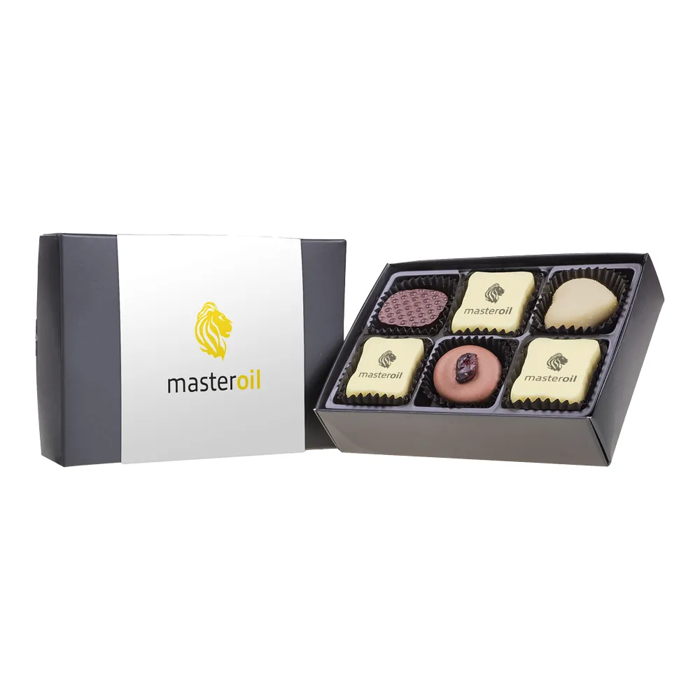 Cutie praline Black L finisată cu banderolă din carton personalizată