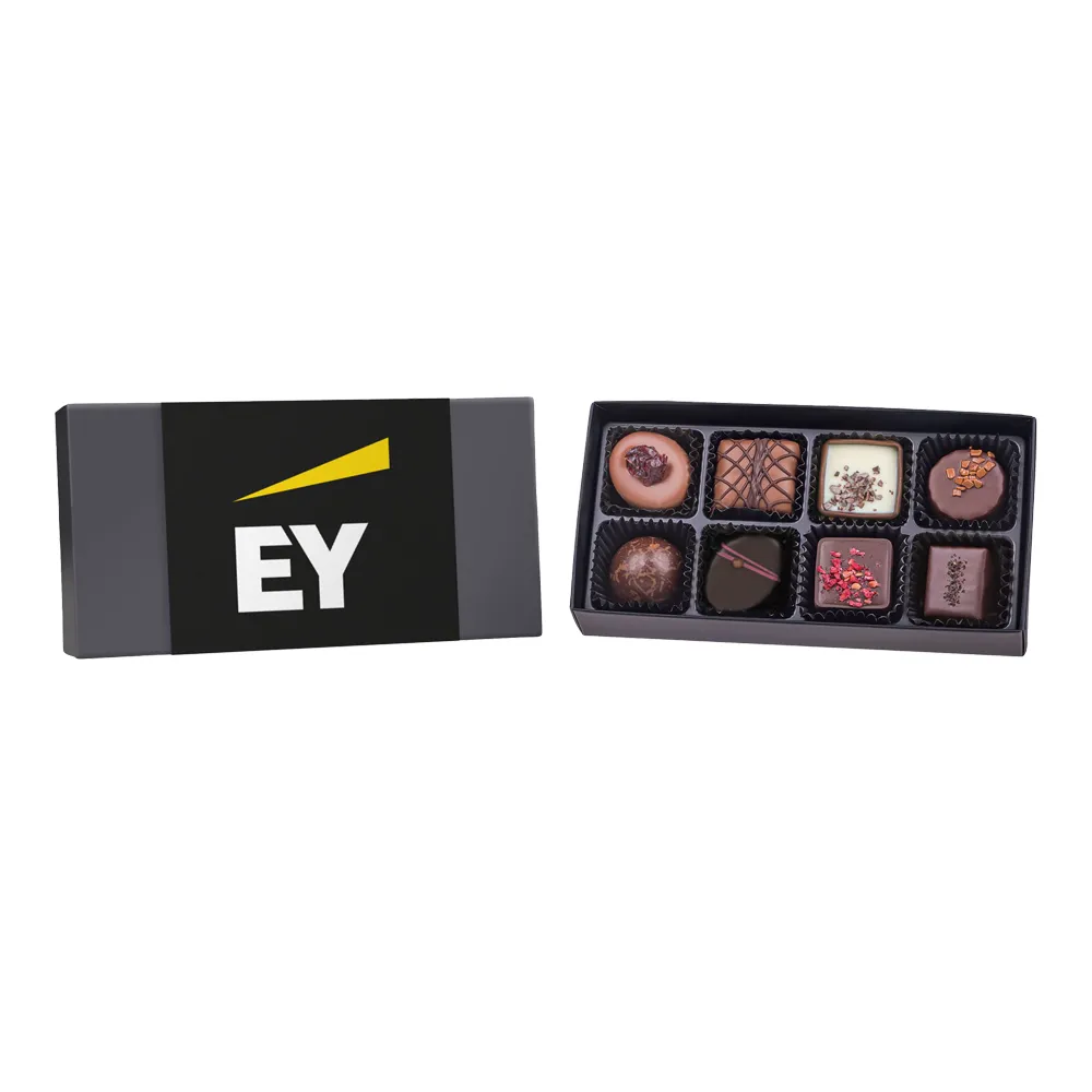 Cutie praline Black XL finisată cu banderolă din carton personalizată