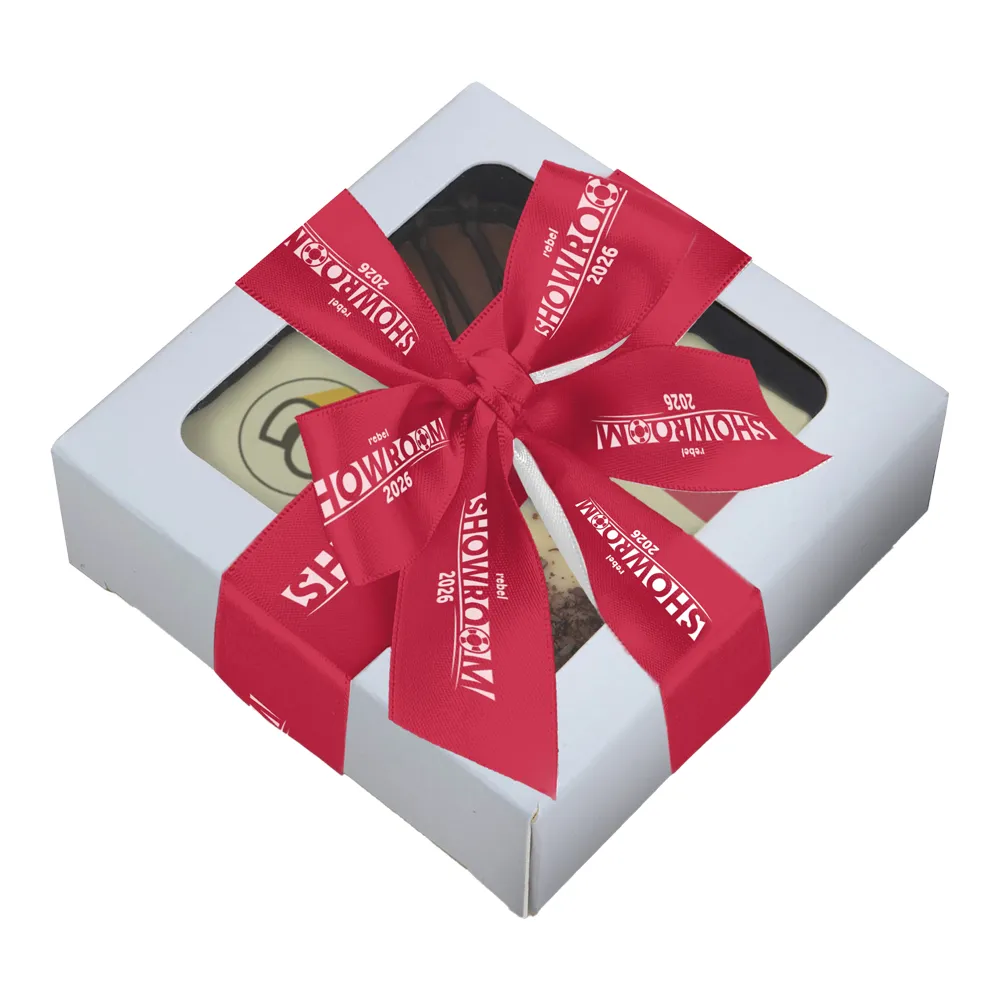 Cutie Oxide Quattro prezentată cu panglică personalizată