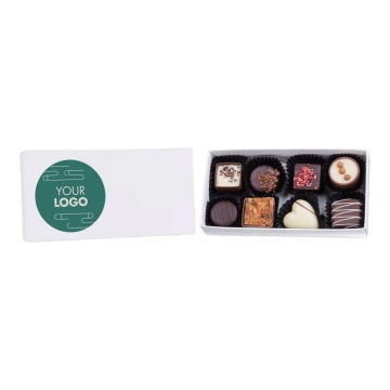 Cutie alba cu 8 praline personalizata cu sticker