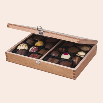 Cutie din lemn african okoume cu 20 de praline belgiene