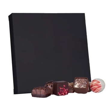 Cutie neagra cu 16 praline belgiene personalizabila