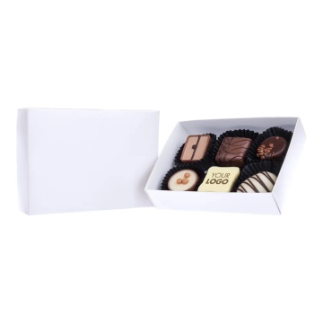 Cutie alba cu 1 pralina cu logo si 5 praline belgiene premium