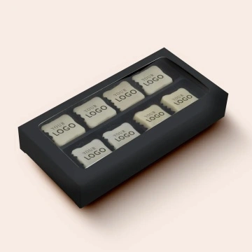 Cutie neagra cu 8 praline personalizate cu logo