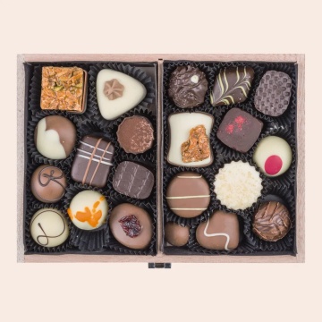 Cutie cadou elegant cu 20 praline belgiene ChocoClassic