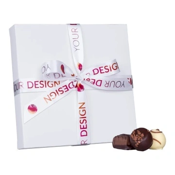 Cutie alba cu 16 praline belgiene personalizata cu panglica cu logo