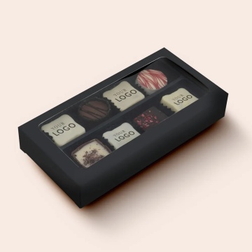 Cutie neagra cu 4 praline standard si 4 praline personalizate
