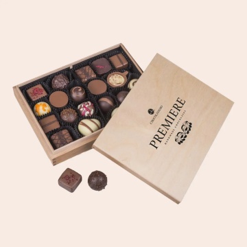 Cutie din lemn cu praline belgiene fine pentru evenimente si ocazii speciale