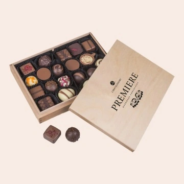 Cutie din lemn cu praline belgiene fine pentru evenimente si ocazii speciale