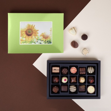 Cutie cu praline din ciocolată Postcard Midi Green - Img 3