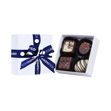Cutie alba cu 4 praline standard personalizata cu panglica