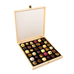 Cutie de lemn cu praline belgiene Xquisite 24