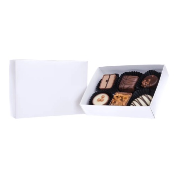 Cutie alba cu 6 praline belgiene personalizabila