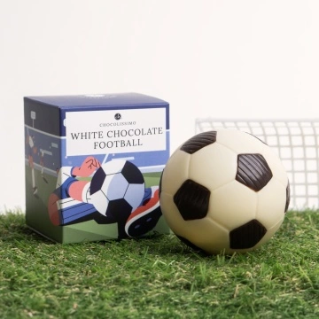 Figurina din ciocolata in forma de minge de fotbal