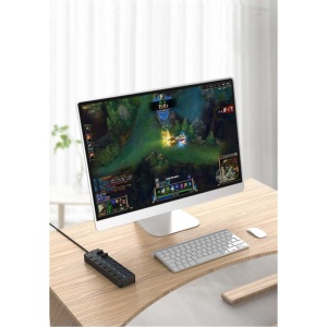 USB Hub 3.0 cu 7 porturi Techstar HB7, conectat la laptop