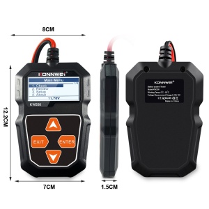 detaliu cu tester konnwei kw208 aprins, afisand date pe ecranul lcd