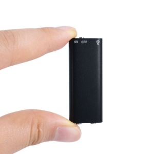 MP3 player spion Techstar Mini8 tinut intre degete