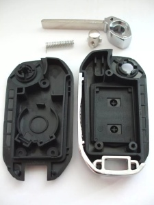 Carcasa cheie auto Techstar transformatoare upgrade flip 2 butoane cu lama HU100 compatibila Opel Corsa Astra Meriva Zafira vedere interior si exterior