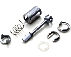 Techstar autó ajtózárbetét kulcsagy javítókészlet, kompatibilis a VW Caddy, Polo Classic, Polo Variant, Seat Ibiza, Cordoba (1995–2004) modellekkel, OE kód: 6L3837167B / 6L3837168B