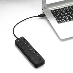 USB Hub 3.0 cu 7 porturi Techstar HB7, conectat la laptop