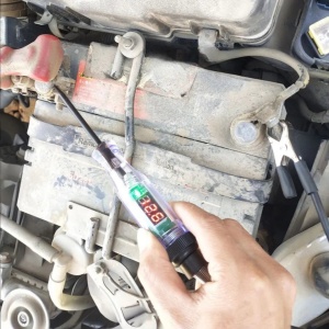 Folosire in compartiment motor – verificare sigurante si conectori cu testerul de tensiune