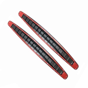 Benzi protectie auto cu spate adeziv rosu aspect fibra de carbon pentru bara si usa