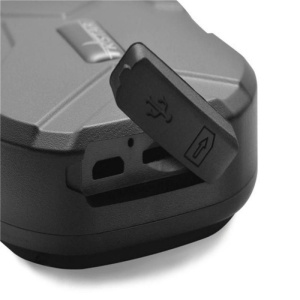 Vedere laterala GPS tracker Techstar TK905 cu suport prindere magnetica