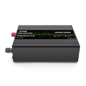 Vedere spate invertor auto cu ventilator si borne baterie