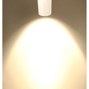 corp iluminat LED semisferic alb cu lumina calda pe tavan alb