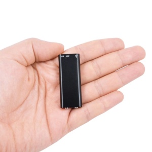 MP3 player spion Techstar Mini8 tinut in mana vedere laterala