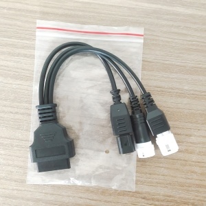 Detaliu conectori Yamaha 3p si 4p + Honda 6p, cablu 3-in-1 pe lemn