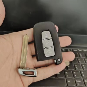 Techstar összecsukható autókulcs ház kompatibilis Hyundai Sonata, Azera, Genesis Coupe, ix35, i30, i45 és Kia Forte, Sportage, K2, K5, 3 gomb, HOLD csomagtartó, HYN14 bal lapát, elektronika nélkül. - Img 9