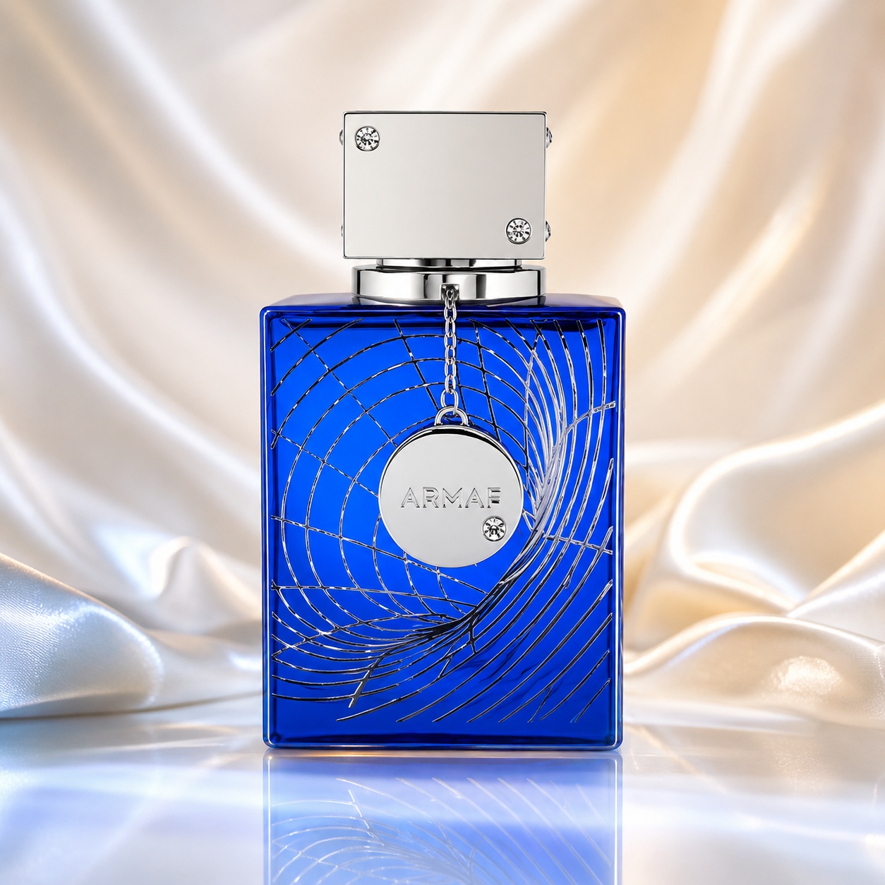 Flacon Armaf Club De Nuit Blue Iconic 105 ml albastru intens cu medalion Armaf și capac argintiu
