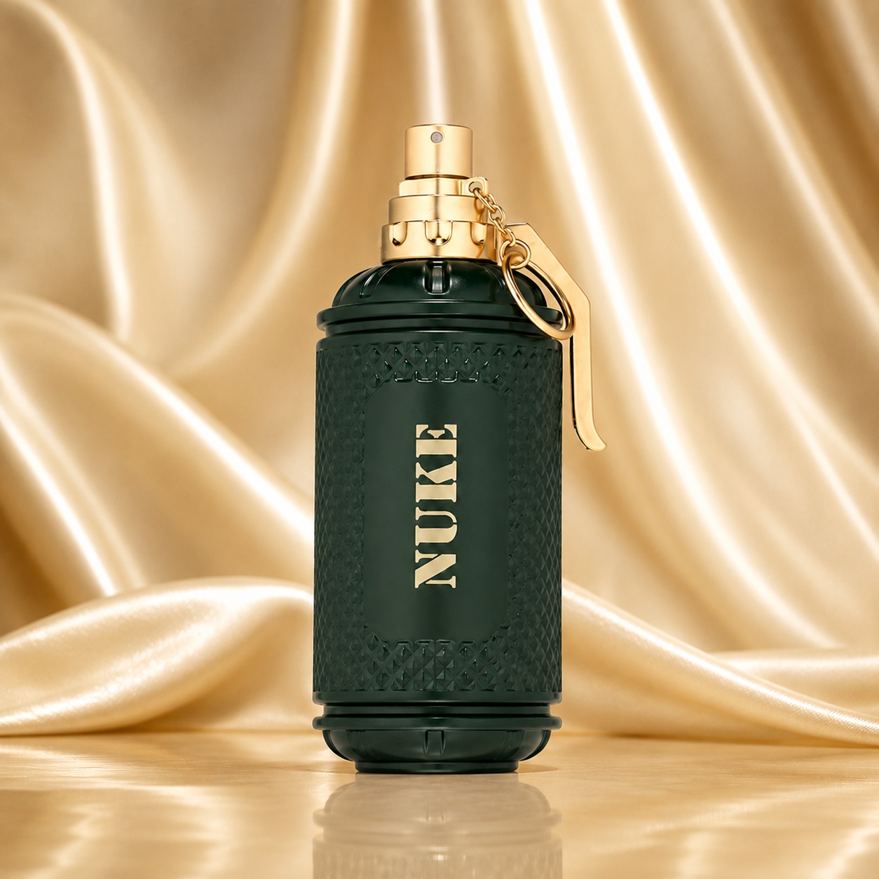 Flacon Nuke Fragrance World 100 ml Apă de Parfum pentru bărbați cu design verde &icirc;nchis și pulverizator auriu