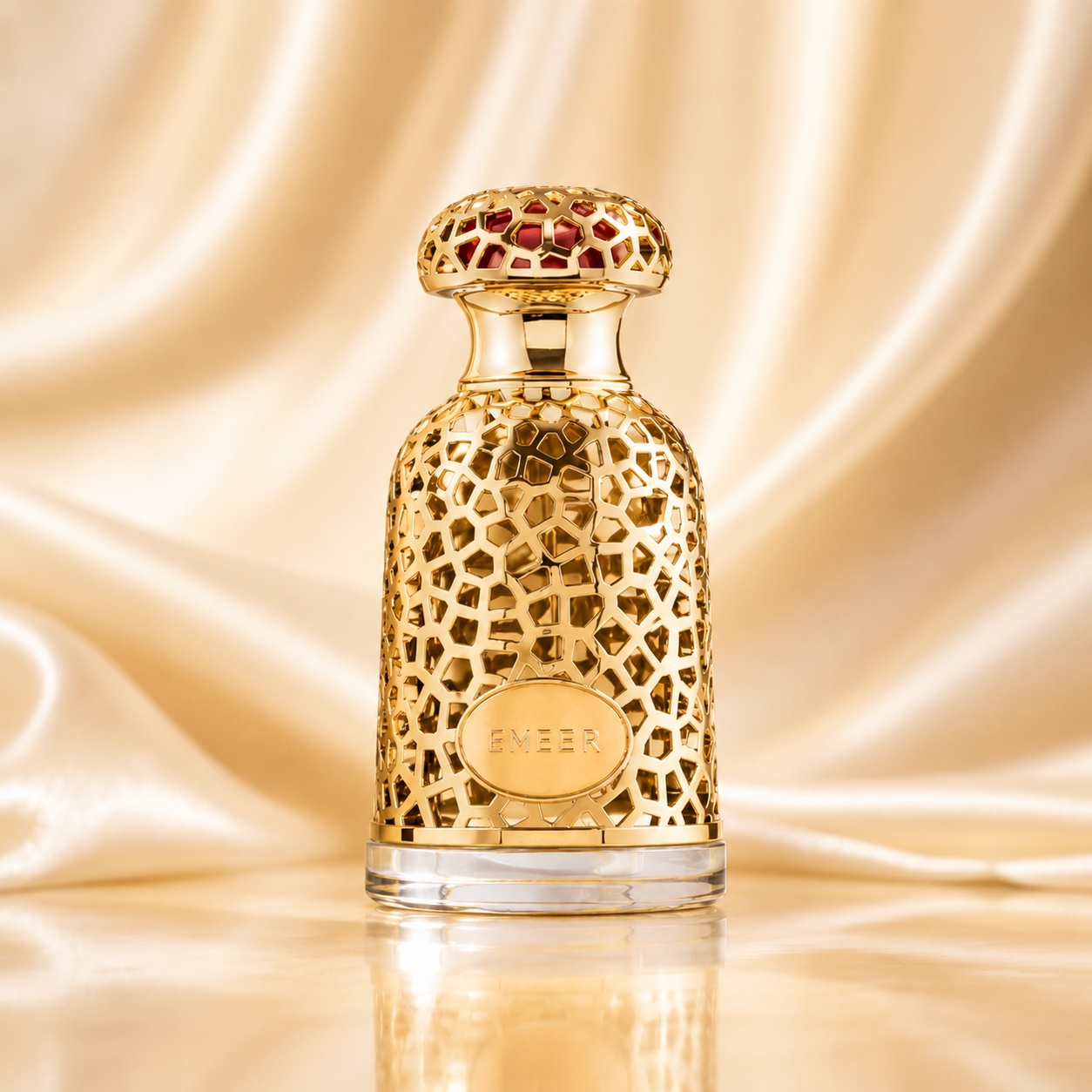 Flacon Lattafa Emeer 100 ml parfum unisex auriu cu model oriental filigran și capac cu detalii roșii