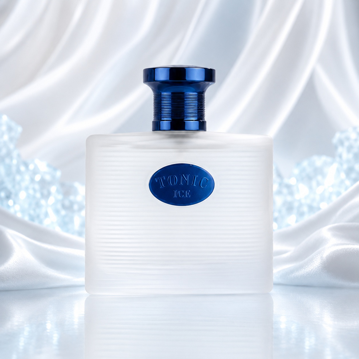 Sticlă Parfum Alhambra Tonic Ice Maison Alhambra 100 ml pe fundal luminos cu gheață și satin alb