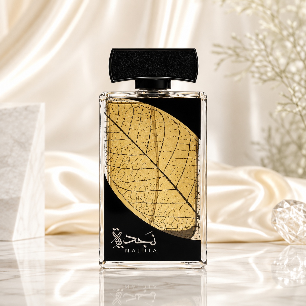 Flacon Lattafa Najdia 100 ml parfum cu design negru și frunză aurie elegantă