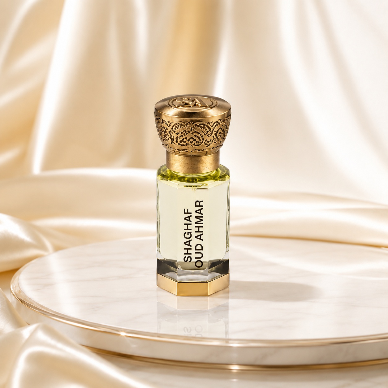 Flacon Shaghaf Oud Ahmar Swiss Arabian 12 ml cu lichid auriu și capac ornamentat premium