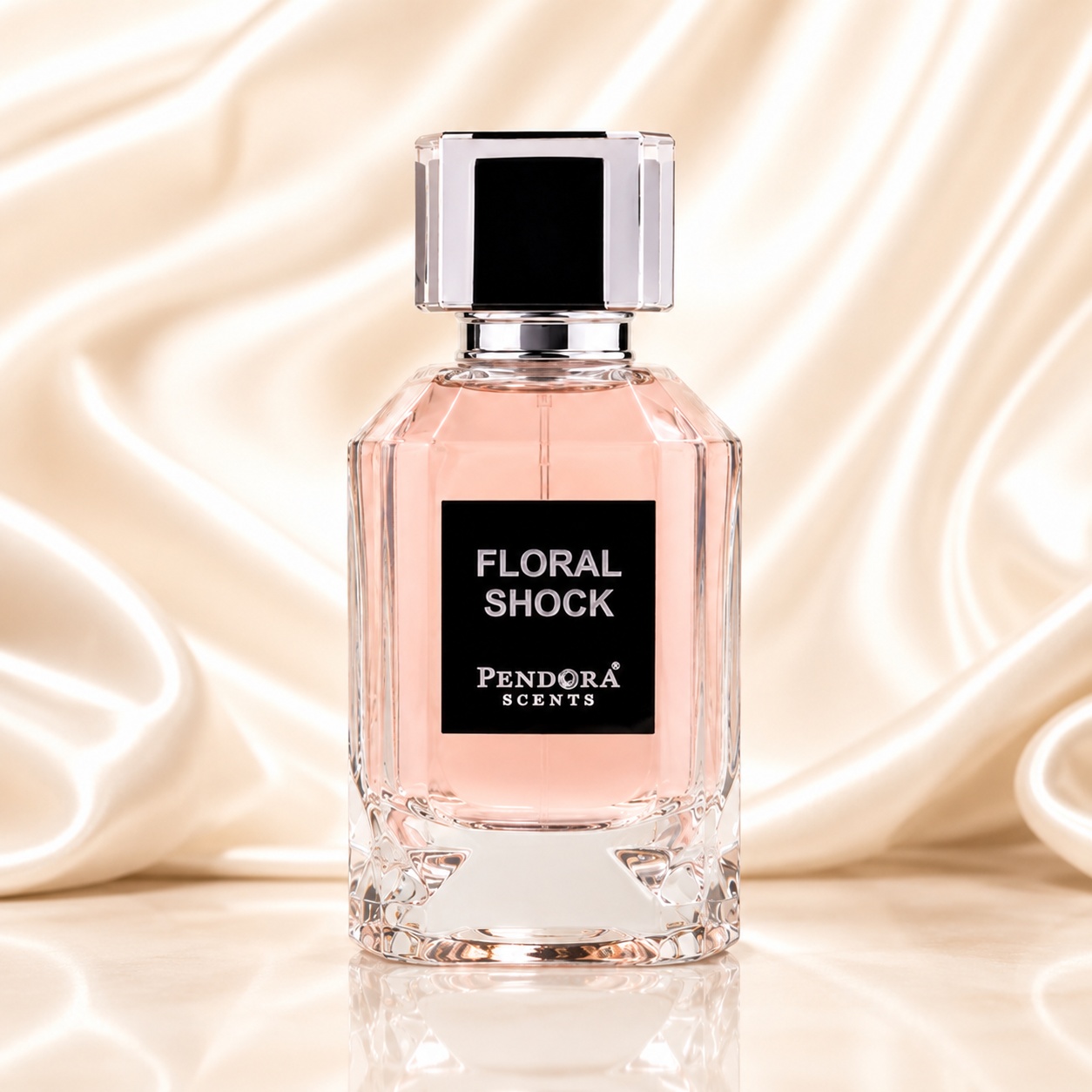 Flacon Floral Shock Pendora Scents 100 ml cu lichid roz delicat, capac transparent și etichetă neagră modernă